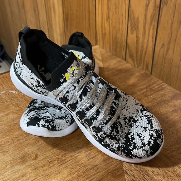 APL"Athletic Propulsion Lab Lululemon Techloom Breeze Camo -Black & White - Picture 5 of 13